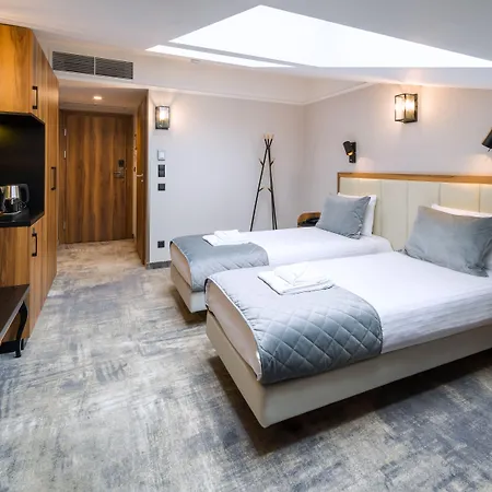 Sky Hotel 4*